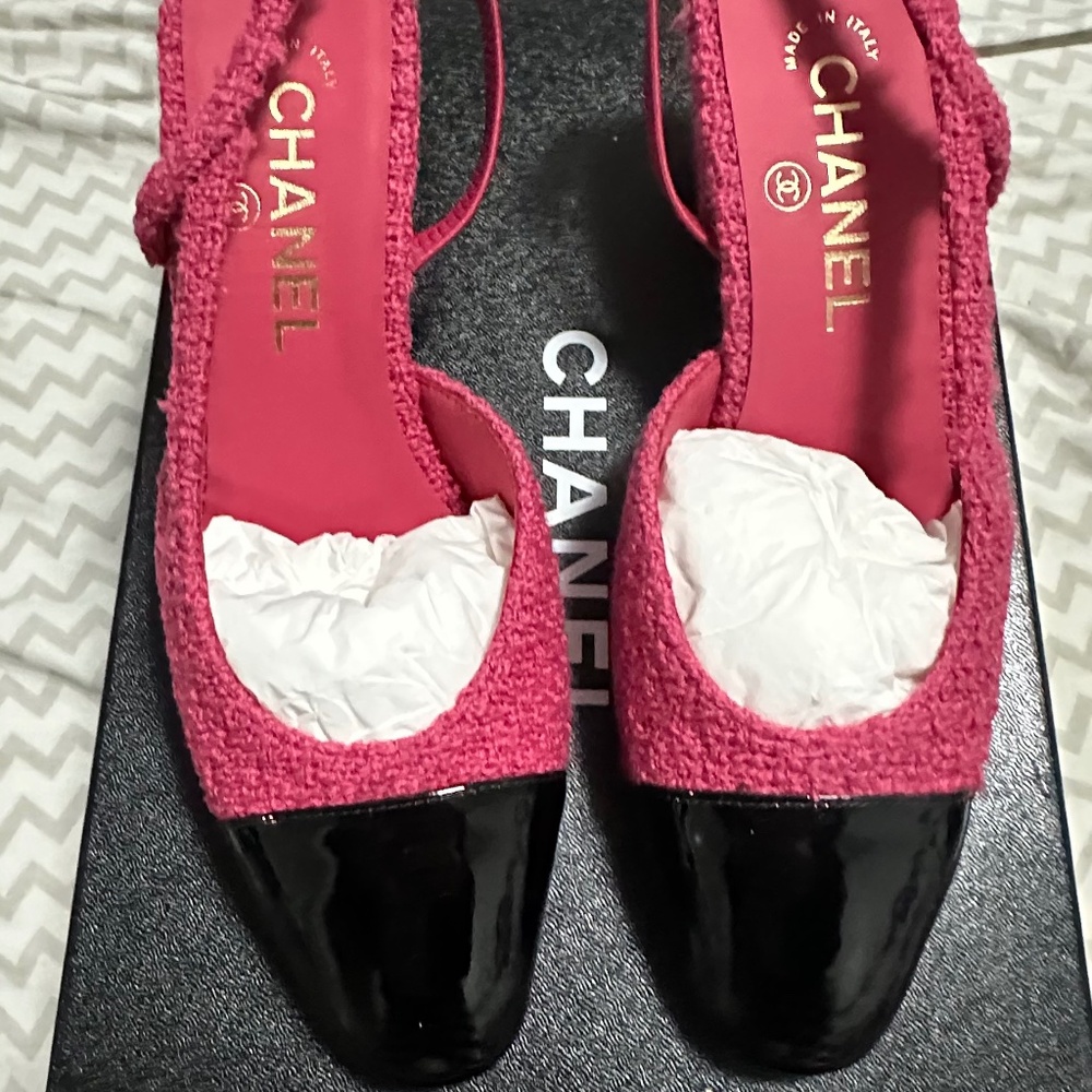 Chanel pink and black patent leather sling backs